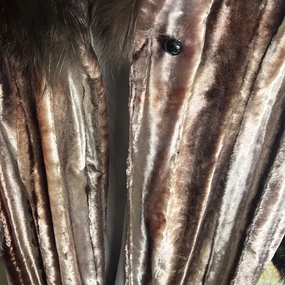 Pamela Dennis Brown Velvet Coat with Fox Fur Trim - Picture 3 of 12